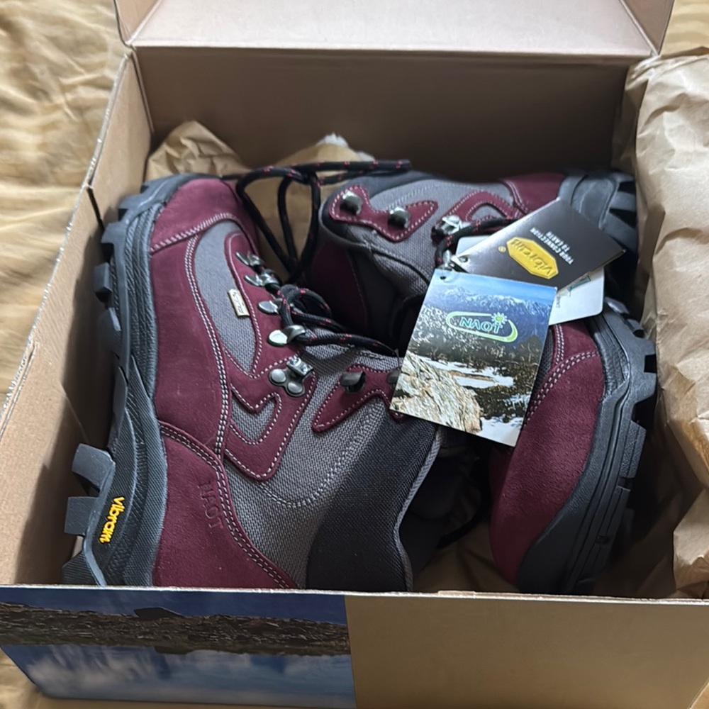 Vibram Men's Boots - Burgundy and Gray Naot brand